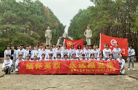 “缅怀先烈 永远跟党走”-华球网页版清明祭拜先烈活动